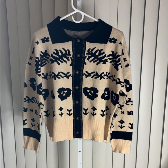 Sweaters - Floral Patterned Cream and Black Sweater
